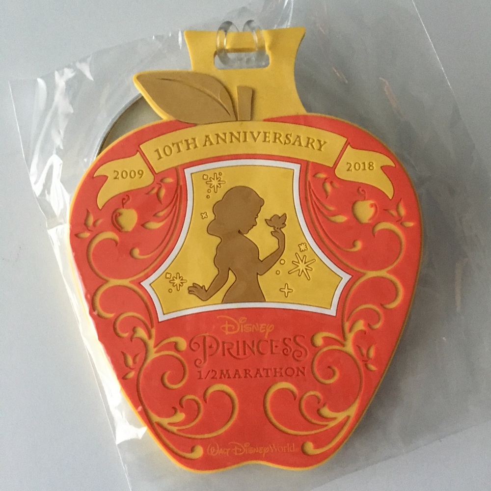 | runDisney | Luggage Tag